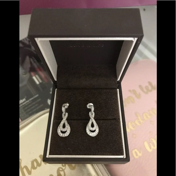 9ct White Gold Diamond Earrings - Picture 1 of 2